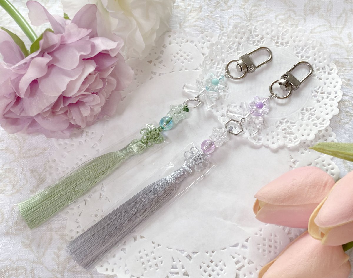 [RT🥰]

노리개 키링 판매폼이 등록되었습니다! 🤗
해당 키링은 총 네가지 디자인으로, 각 한 개씩만 판매됩니다. 🙏

최대한 유사한 색으로 한국의 색 명칭을 사용해보았는데 알맞는 색인지 모르겠네요. 💦

자세한 사진은 타래로 이어갑니다!

[ 폼 링크 = witchform.com/deposit_form.p… ]