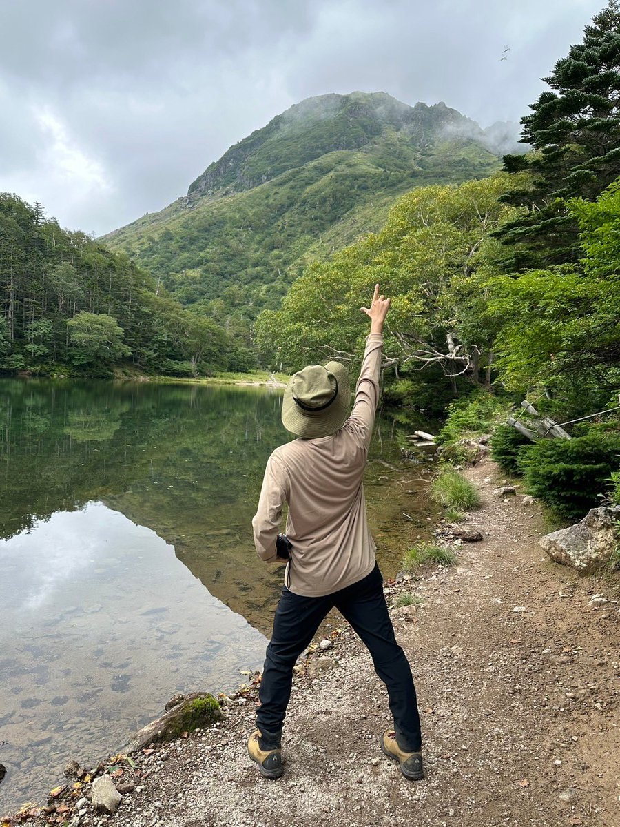 昨日行った日光白根山の弥陀ヶ池にはなんと！「サンショウウオ」がたくさんいたんです✨
#学習院 #学習院大学 #学習院女子大学 #登山 #日光白根山 #弥陀ヶ池 #学習院女子