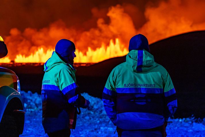 An eruption has started in Reykjanes 🌋 Everyone should stay away from the eruption area.

✈️ Keflavik Airport is operating as normal.

🇮🇸 Reykjavik &amp; the rest of Iceland has not been impacted.

Please follow guidance from local authorities.

📸 visir.is