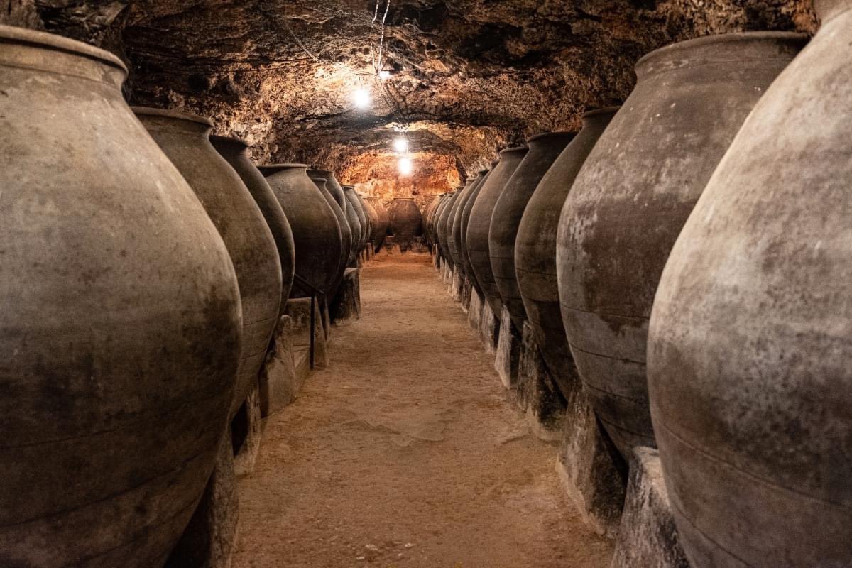 rutasvinoespana's tweet photo. En la Ruta del Vino de Madrid puedes conocer uno de los pueblos de nuestro país con mayor tradición tinajera, Colmenar de Oreja. A finales del siglo XVIII la industria de la fabricación y exportación de tinajas tuvo auge, una tradición bastante antigua #enoturismo https://t.co/8itbMNSEaL