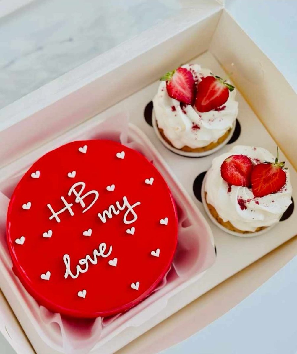 CakesUg_'s tweet photo. Celebrating with 🎂! Checkout this delicious treat highly recommended for your next celebration "UGX 1.5 BILLION" Kenzo #BillionzZizino https://t.co/jxFtkliVjQ