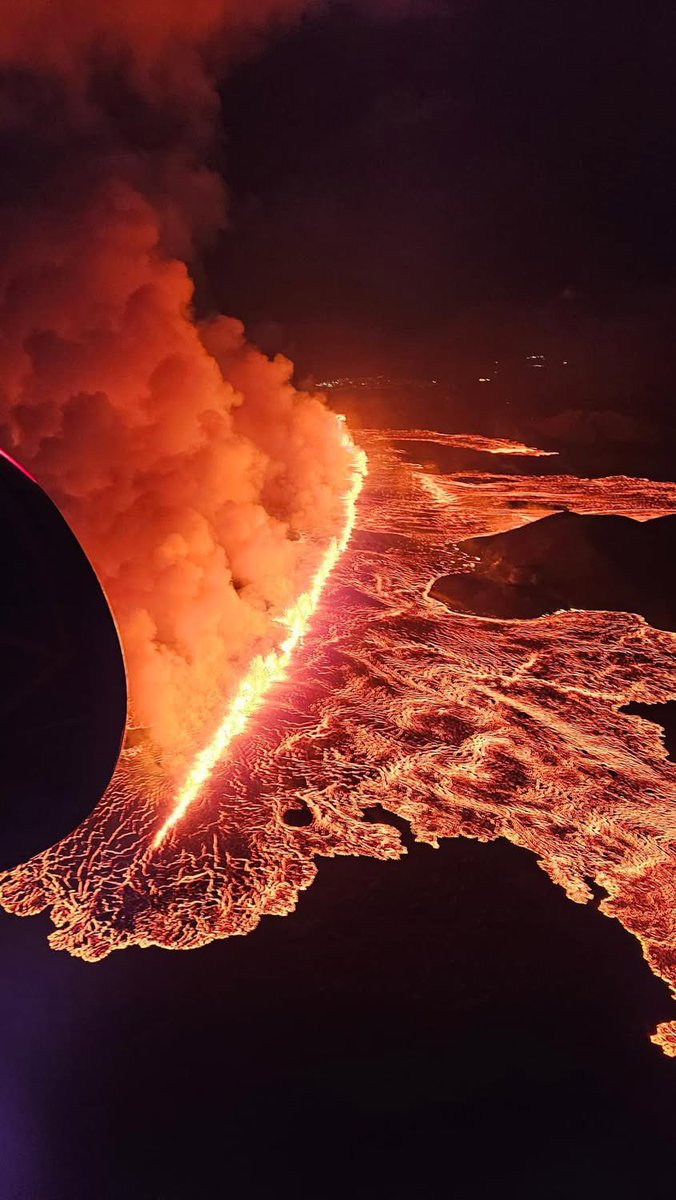 Volcaholic 🌋 tweet media
