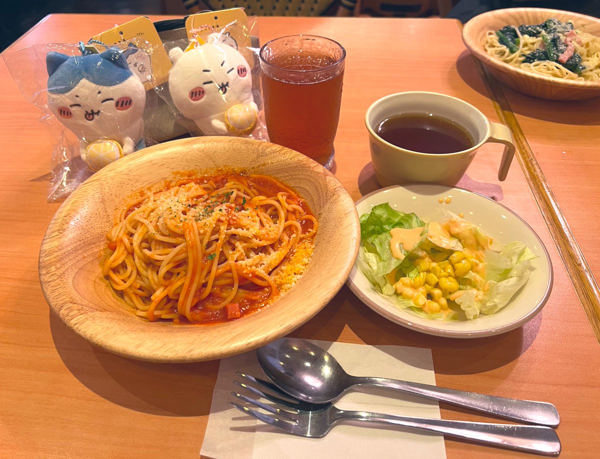 mofumofufuwafuw's tweet photo. ちいかわらんど後
ちい友さんとランチ🍝
パスタにアイスティにレモン🍋
絞ってもらいました😆

#ちいかわ
#suppa https://t.co/AQIEACo4vb