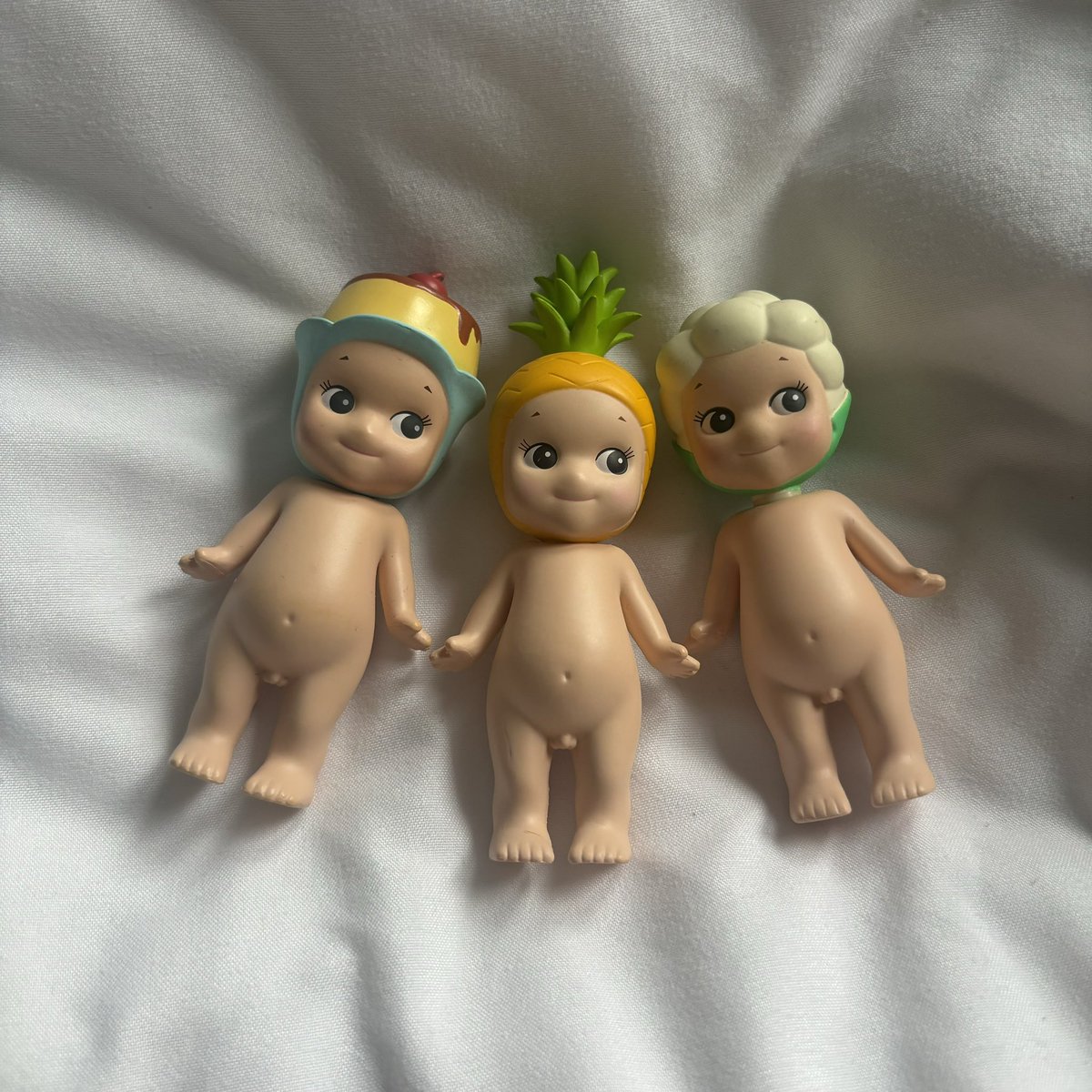 wts lfb sonny angel ph ! ꩜
✷ pudding sweets series
✷ pineapple fruit series
✷ cauliflower vegtable series

₱1000 PAYO — with box