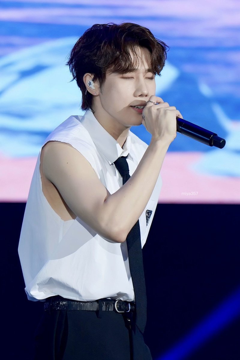 먕 tweet media