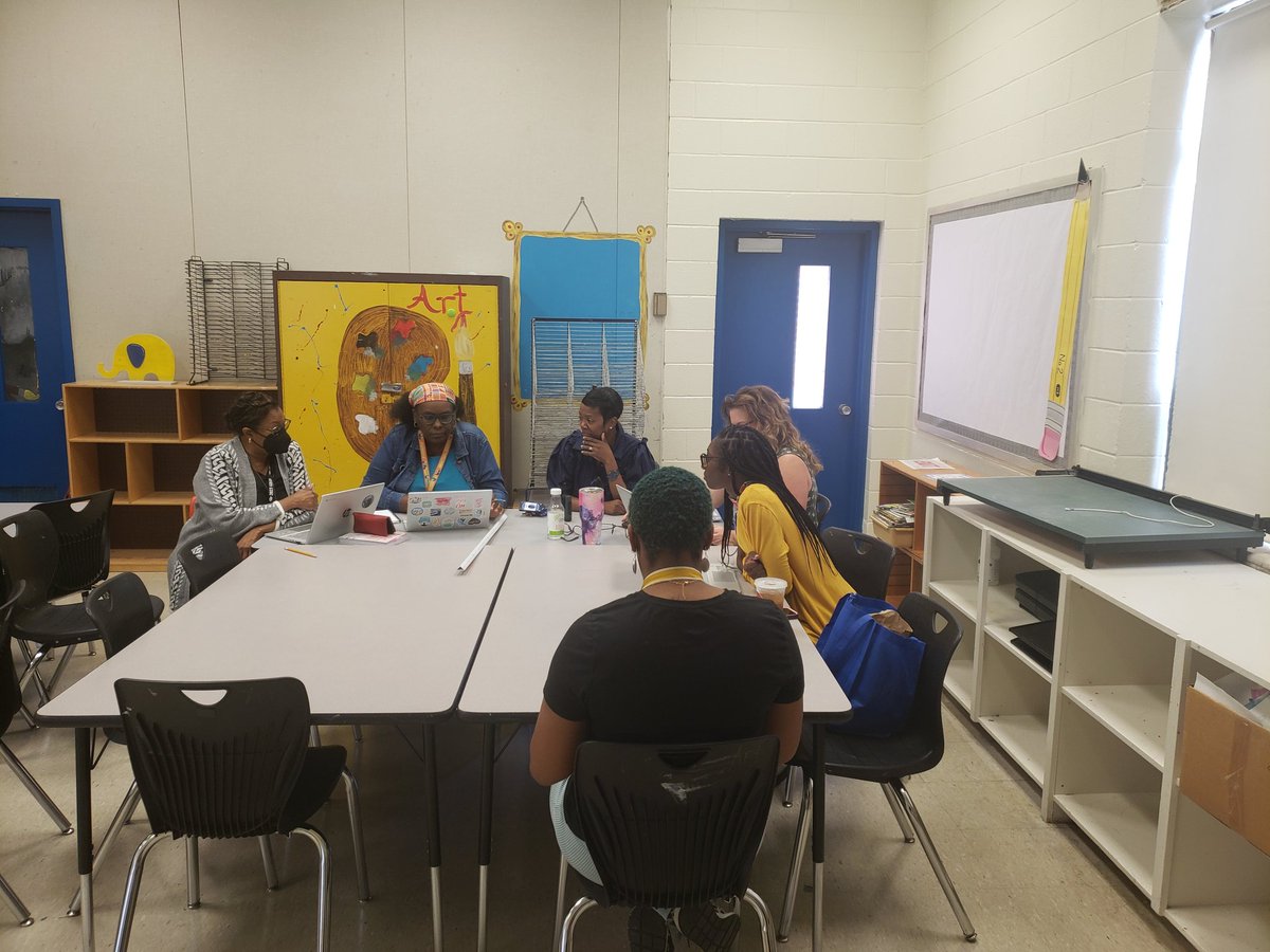 APTysinger's tweet photo. Being intentional and doing what's best for our EFES family! Our Staff and Student Success Committees met to discuss staff morale and attendance. #EFESProud #SPSCreatesAchievers https://t.co/SGLe10oowr