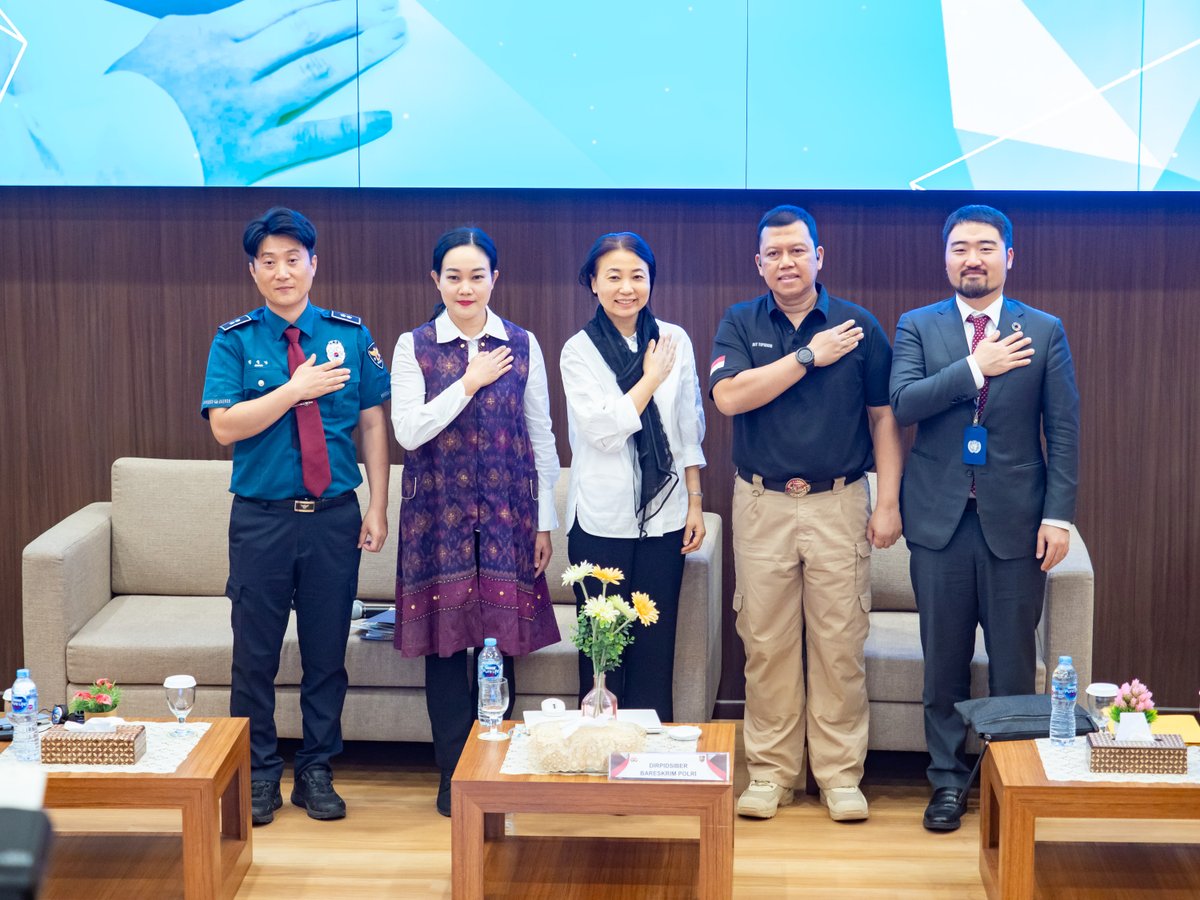 Team Leader of the Democratic Governance &amp; Poverty Reduction Unit, <a href="/SipriBateSoro/">Siprianus Bate Soro</a>, “I hope insights from the 🇰🇷 National Police Agency will advance the 🇮🇩 police's capability to address evolving cases of GBV. The collaboration is a partnership driving sustainable solutions.”