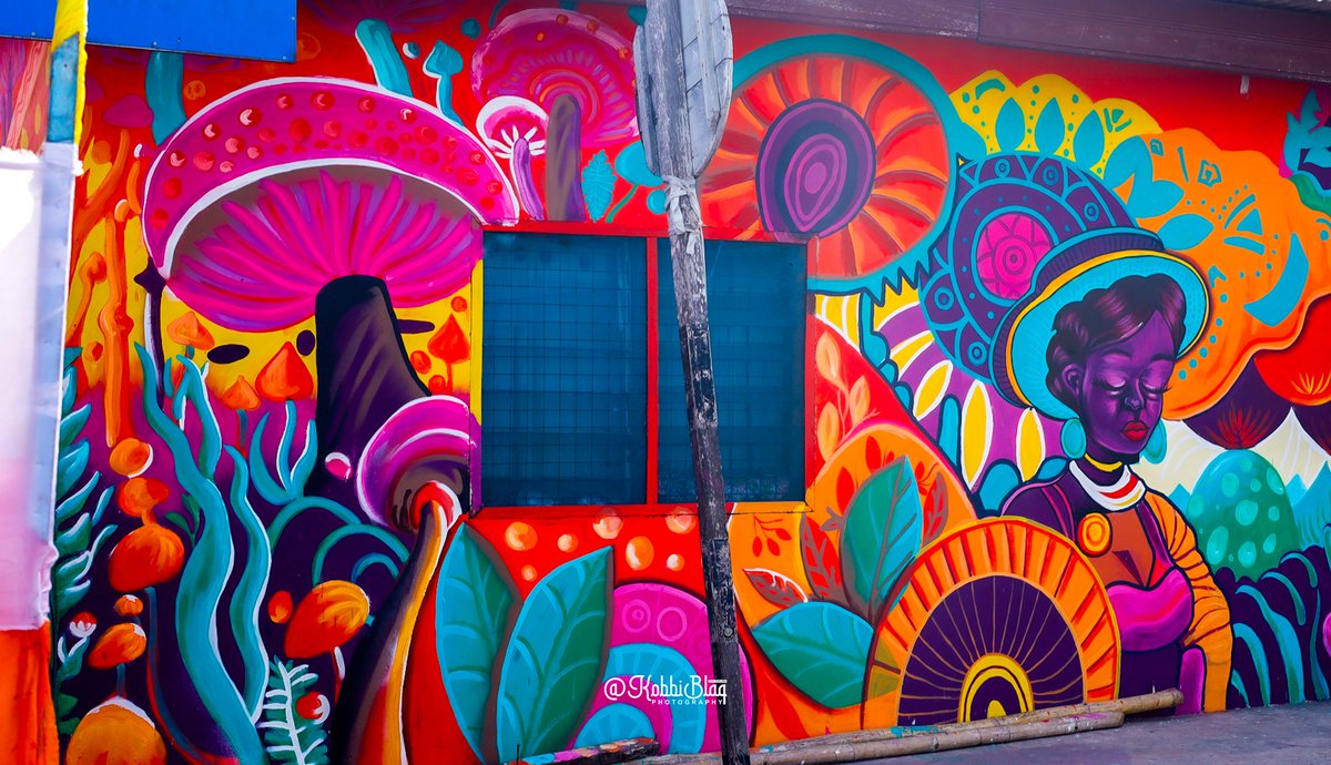 chalewotefest's tweet photo. #chalewote2024 
"The Giants Don’t Hide Anymore" is a community mural project located in Osu, created by the Afuabe art collective. This initiative builds upon the collective's ongoing exploration of masquerade aesthetics. The project delves into themes of lost memories, https://t.co/aOG2j8jg5W