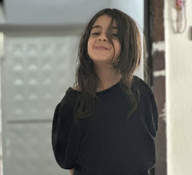 Narin 8 yaşında… 
Gönderildiği Kuran Kursu çıkışından sonra bulunan tek şey ayakkabısının teki 😞
 #NarinGüranNerede