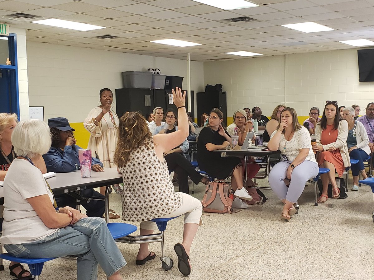 APTysinger's tweet photo. Dr. Bradley-Gray, our wonderful Dean of Students did a great job facilitating  our classroom management professional learning event! #EFESProud #SPSCreatesAchievers https://t.co/jUW0EbdvLR