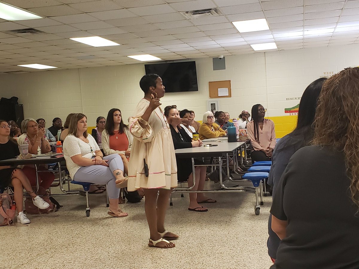 APTysinger's tweet photo. Dr. Bradley-Gray, our wonderful Dean of Students did a great job facilitating  our classroom management professional learning event! #EFESProud #SPSCreatesAchievers https://t.co/jUW0EbdvLR