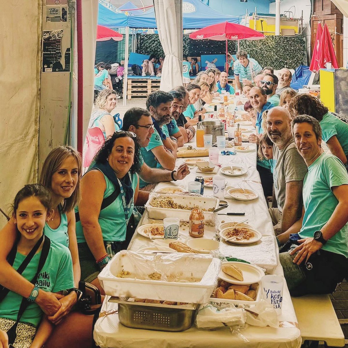 TrikimailuK's tweet photo. Osteagunean bizi genuena Triki https://t.co/VwW3eMqIu5 🍾 #Kaialde24
#Trikileaks
#10urteTriki
#AsteNagusia24 https://t.co/uKfwmt51lj