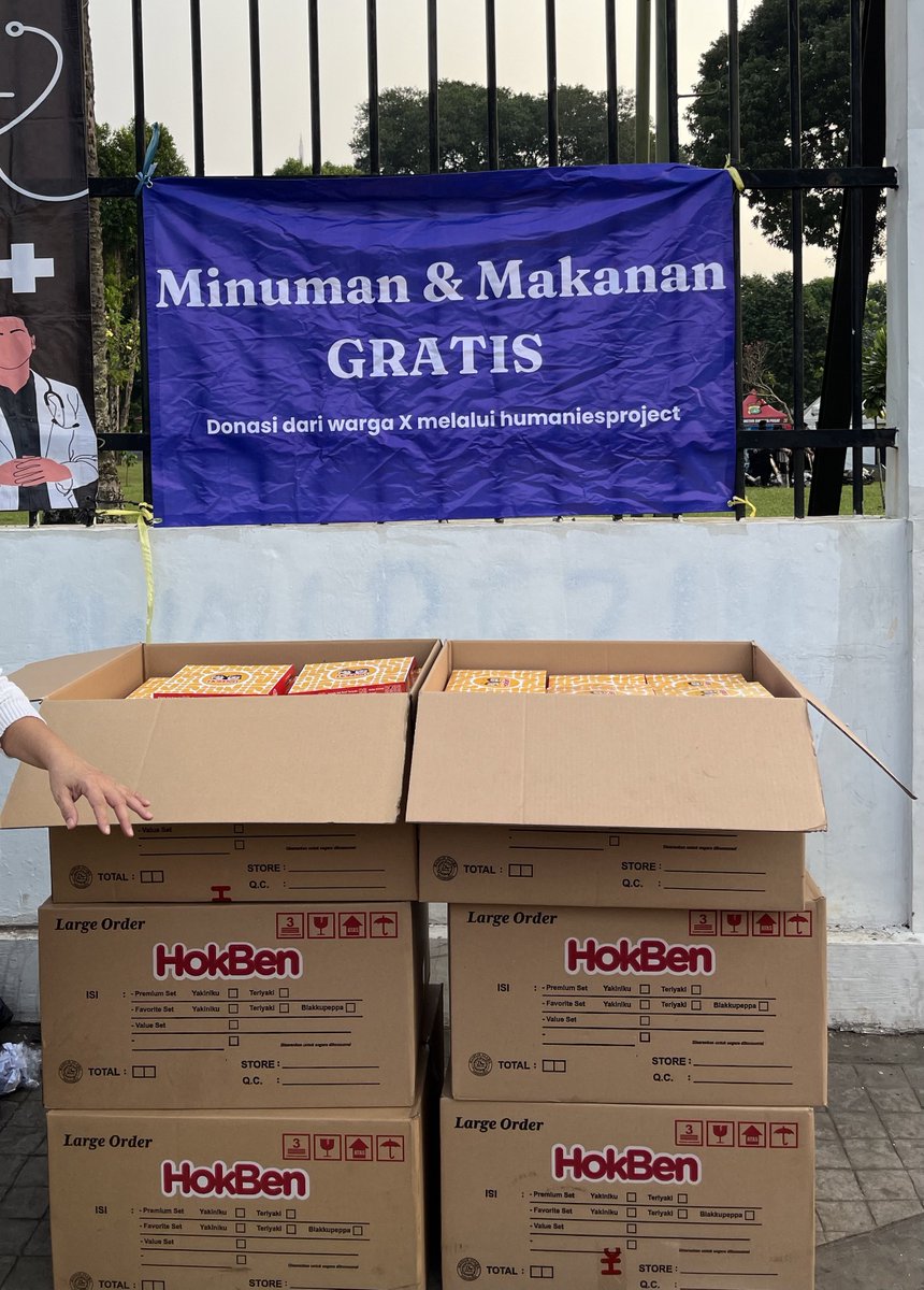 🚨Logistik DPR🚨

Tersedia 500box makanan di Pos logistik sebelah gerbang DPR.

Jaga Diri Jaga Kawan
#KawalPutusanMK