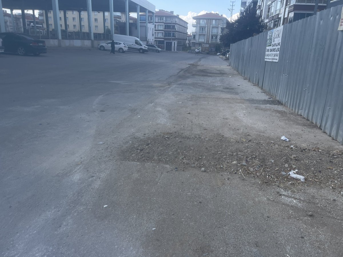 denlinurullah's tweet photo. Karapürçek Salı pazarı yanı 282 sokak asfalt çalışması lazım yol bu durumda @ankarabbld @mavimasa @altindagbel @DrVeyselTiryaki https://t.co/CkueY686mD