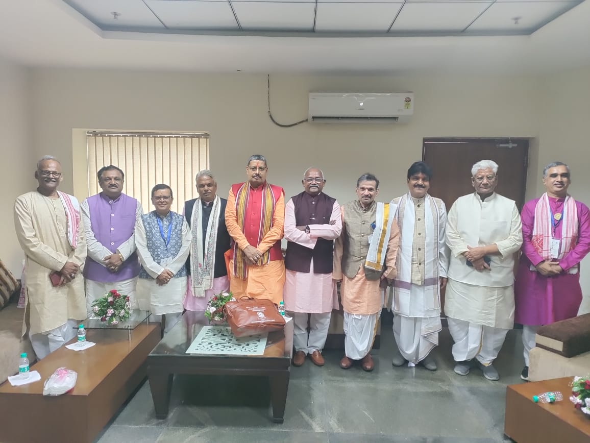 Kavikulaguru Kalidas Sanskrit University NAAC A+ (@vishwavidalaya) on Twitter photo संस्कृतकुलगुरुसंघ: संस्कृतसमुत्कर्षार्थम् विकसितभारताय च एकीभूत: ।
महाजनो येन गत: स पंथ: ।
Galaxy of Hon'ble VICE-CHANCELLOR s in UTKRSHA Mahotasav organized by three Central Sanskrit Universities <a href="/slbsnsu/">SLBSNS UNIVERSITY</a> <a href="/NSUTirupati/">National Sanskrit University, Tirupati</a> <a href="/CentralSanskrit/">CENTRAL SANSKRIT UNIVERSITY</a> <a href="/HareRamTripath4/">Prof Hare Ram Tripathi</a> <a href="/shrivarakhedi/">shrinivasa varakhedi</a> संस्कृतकुलगुरुसंघ: संस्कृतसमुत्कर्षार्थम् विकसितभारताय च एकीभूत: ।
महाजनो येन गत: स पंथ: ।
Galaxy of Hon'ble VICE-CHANCELLOR s in UTKRSHA Mahotasav organized by three Central Sanskrit Universities <a href="/slbsnsu/">SLBSNS UNIVERSITY</a> <a href="/NSUTirupati/">National Sanskrit University, Tirupati</a> <a href="/CentralSanskrit/">CENTRAL SANSKRIT UNIVERSITY</a> <a href="/HareRamTripath4/">Prof Hare Ram Tripathi</a> <a href="/shrivarakhedi/">shrinivasa varakhedi</a>