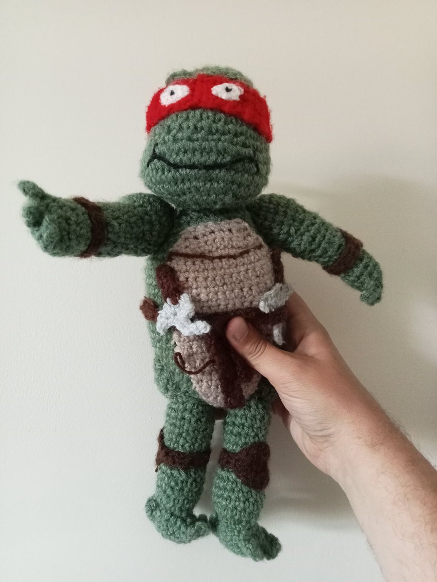 ManInPaintUK's tweet image. WHEN YOUR FRIEND gives you his son&apos;s #geekystuff that he no longer wants, and you come across this cute little #knitted version of #Raphael 🤩🧶🐢🍕📺 #Cowabunga #CutenessOverload 

@TMNT

#artistsonx #maninpaint #80skid #geek #geekart #geekartist #proudgeek #geeklife #retrogeek