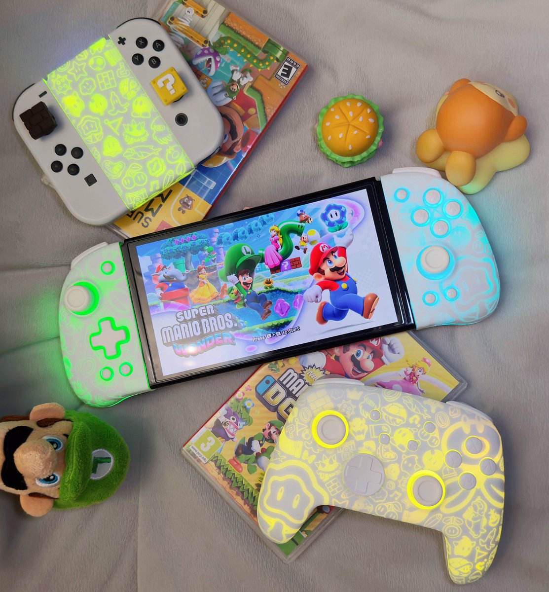 Funlab_switch's tweet photo. 🎊Hello Friday!
🤩FRIDAY! What a beautiful word!
😌I hope you enjoy this weekend!
#funlab #nintendo #switch #desksetup #setup #setupinspo #setupgaming #cozygaming #deskgram #cozygames #cozydesk #controller #supermario https://t.co/oTrlMvgrpk