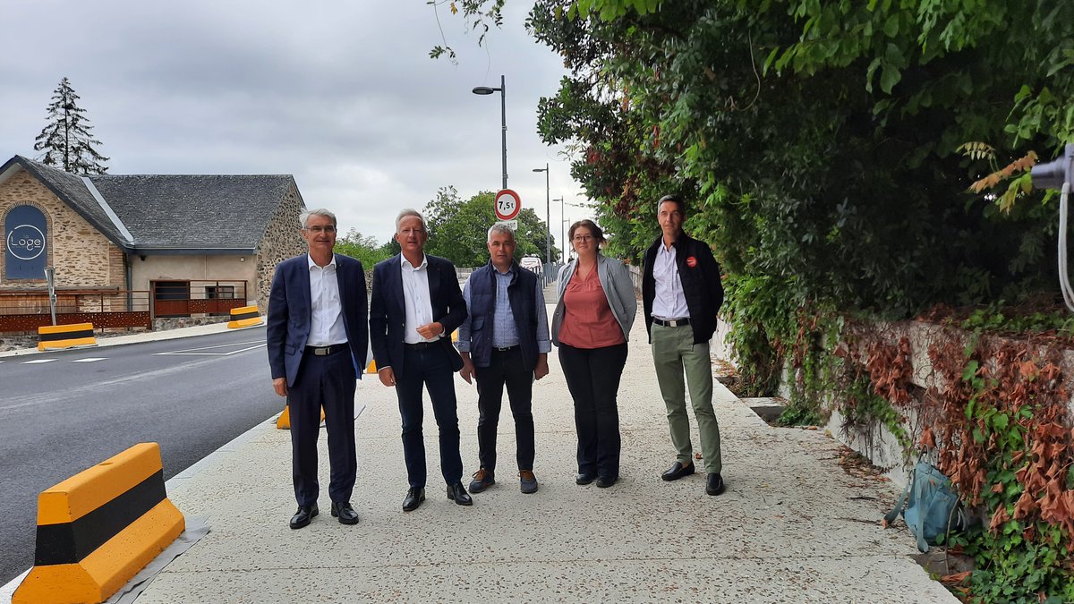 Ville de Changé (@change53) on Twitter photo La circulation sur le pont Esculape sera interdite du 26 au 30 août 2024 (sauf piétons et cyclistes).
👉Poursuite des aménagements rue Berthe Marcou (pose de pavés ASCODAL sur le rond-point) et réfection des joints de la passerelle avec <a href="/lamayenne/">La Mayenne, le Département</a> La circulation sur le pont Esculape sera interdite du 26 au 30 août 2024 (sauf piétons et cyclistes).
👉Poursuite des aménagements rue Berthe Marcou (pose de pavés ASCODAL sur le rond-point) et réfection des joints de la passerelle avec <a href="/lamayenne/">La Mayenne, le Département</a>
