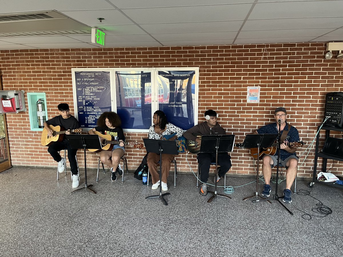 FranklinHS_BCPS's tweet photo. Thank you to all of our student leaders who gave up one of their last days of summer break to help welcome the Class of 2028!  #ROWTHEBOAT https://t.co/EGEwXXJsvy