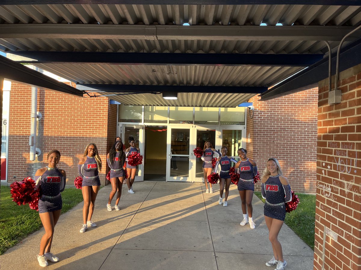 FranklinHS_BCPS's tweet photo. Thank you to all of our student leaders who gave up one of their last days of summer break to help welcome the Class of 2028!  #ROWTHEBOAT https://t.co/EGEwXXJsvy