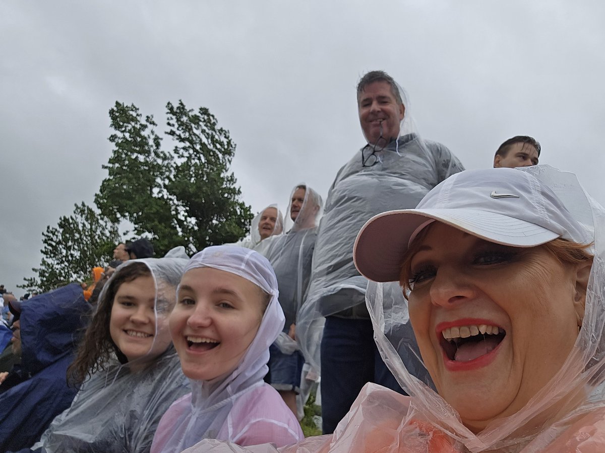 Brigittetweet's tweet image. #Zandvoort #DutchGP #gomaxgo #wijtrotserenwindkracht7metregen