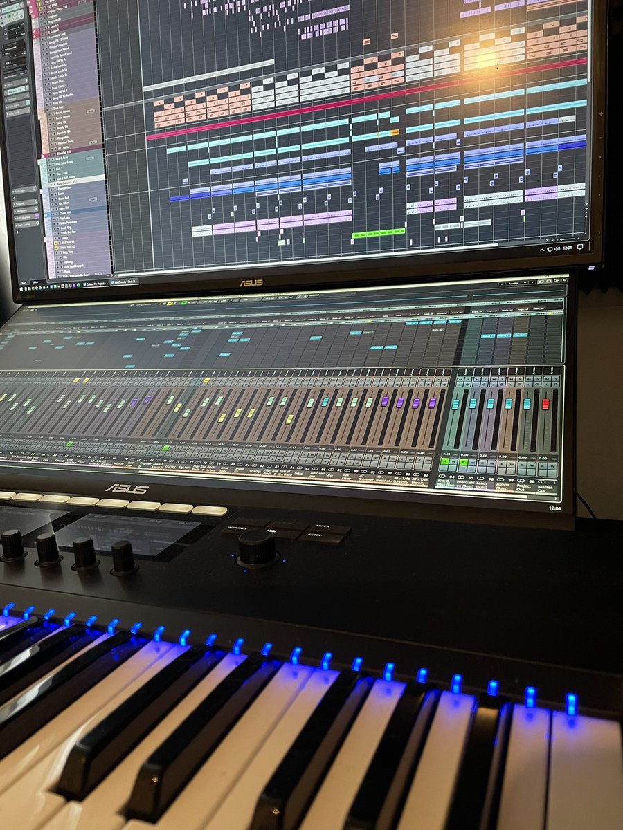 adrenakrohm's tweet photo. New monitor arrived and it's better than I even imagined. Workflow gamechanger.
#psytrance #psychedelic #sounddesign #musicproduction #cubase #ableton #forestpsy https://t.co/VrMUOXLyUb