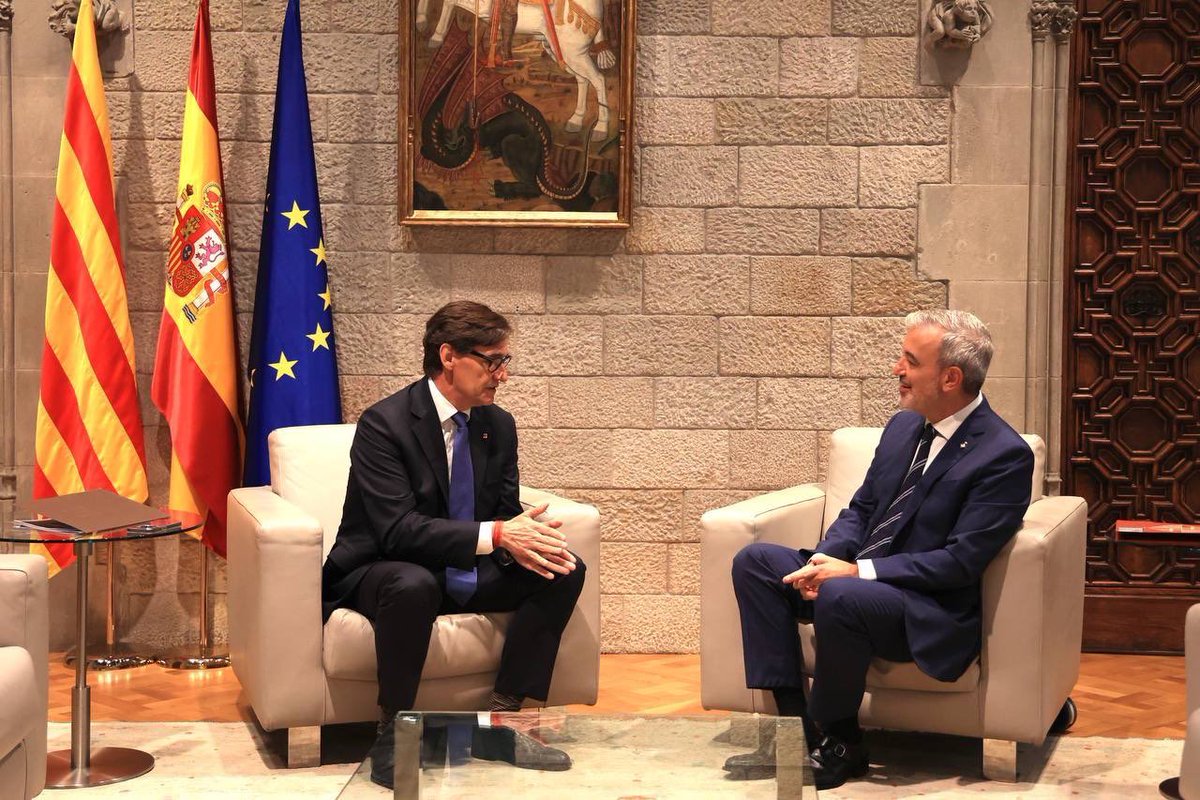 jordicuminal's tweet photo. Primeres decisions del
President @salvadorilla:  
1. No assistir als homenatges dels atemptats del 17 d’agost x ser a Canàries amb Pedro Sanchez.
2. Posar la bandera espanyola al despatx del president de la Generalitat.
Enhorabona @Esquerra_ERC https://t.co/wzw3cSmdgE