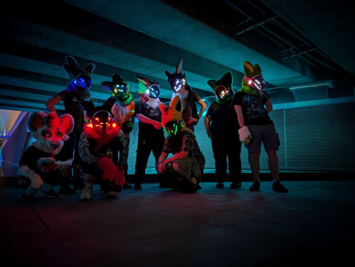 BitStorm133's tweet image. I completely forgot to post this. The beepers got together to cause mayhem first night of AC.  Also this is one of two photos I got of Bit 😭 #ac2024 #Anthrocon2024 #protogen