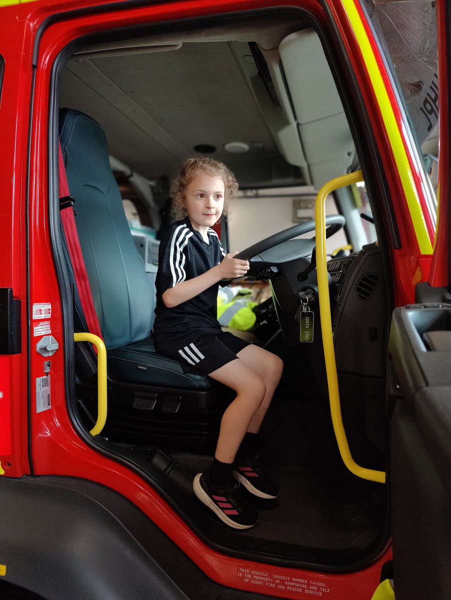 trolliebobs's tweet photo. @HantsIOW_fire @Cosham23 
Please pass on our thanks to the amazing Firefighter who took time out of his lunch break to show my daughter around his station. 

His kindness has helped her PTSD recovery far more than we ever thought possible.

You're all true heroes. https://t.co/qkOkTK36u4