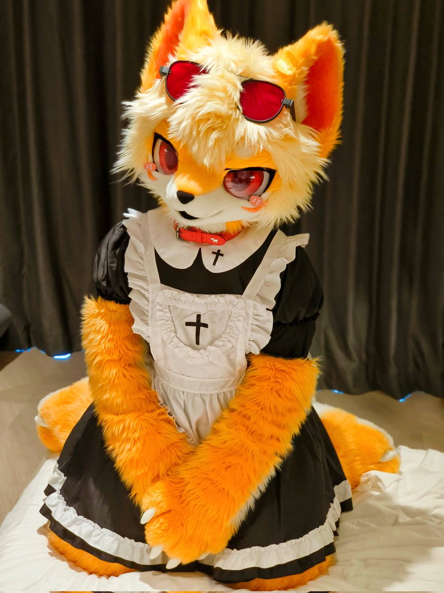 #FursuitFriday
Cute little snack.😋