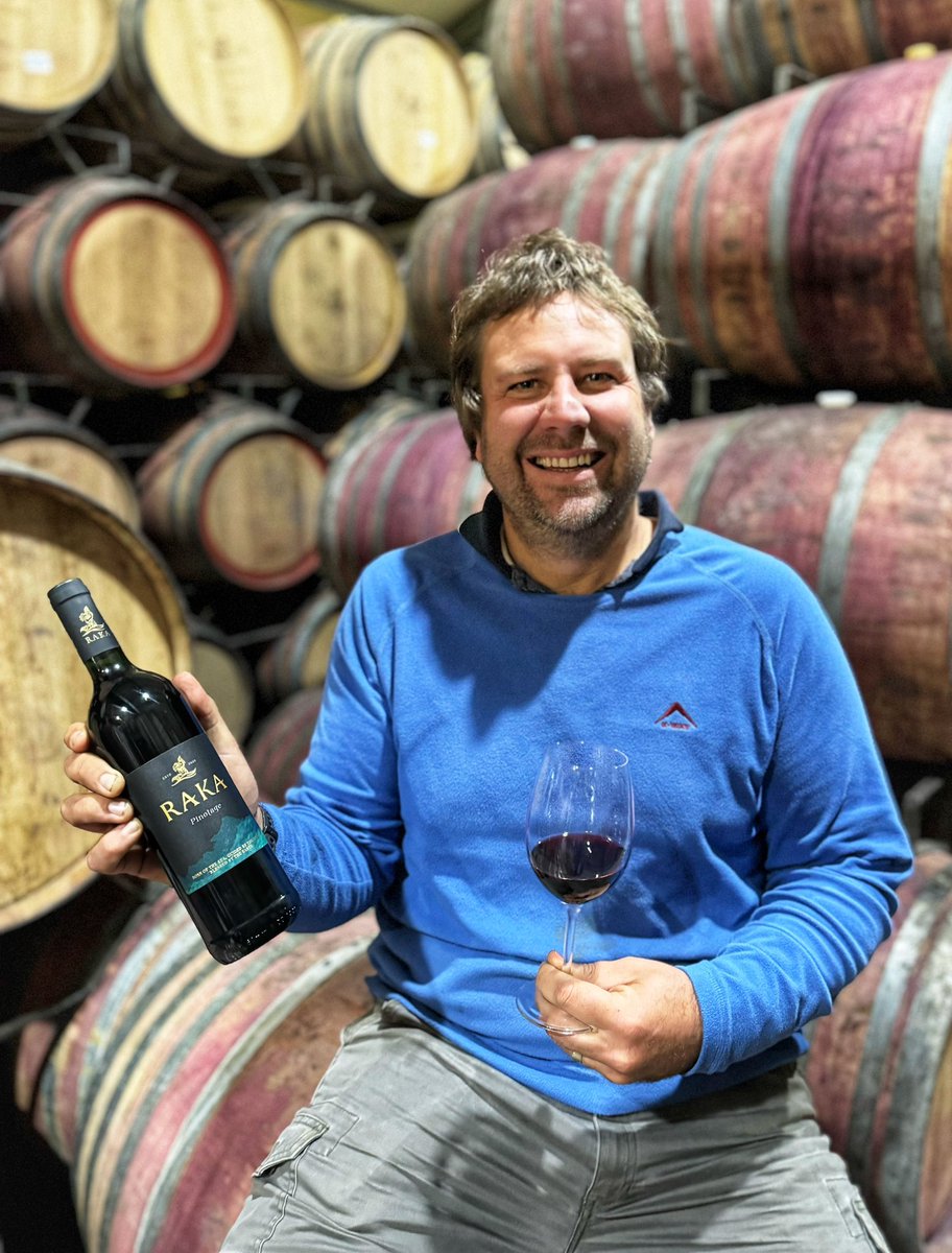 rakawines's tweet photo. Our winemaker Josef Dreyer very excited and all smiles about our RAKA Pinotage being a Top 20 Pinotage finalist π·
#rakawine #visitstanford #winelovers #coolclimatewines #SAwine #kleinriver #Overberg #pinotage #absatop10pinotage https://t.co/nFFtel7mwy