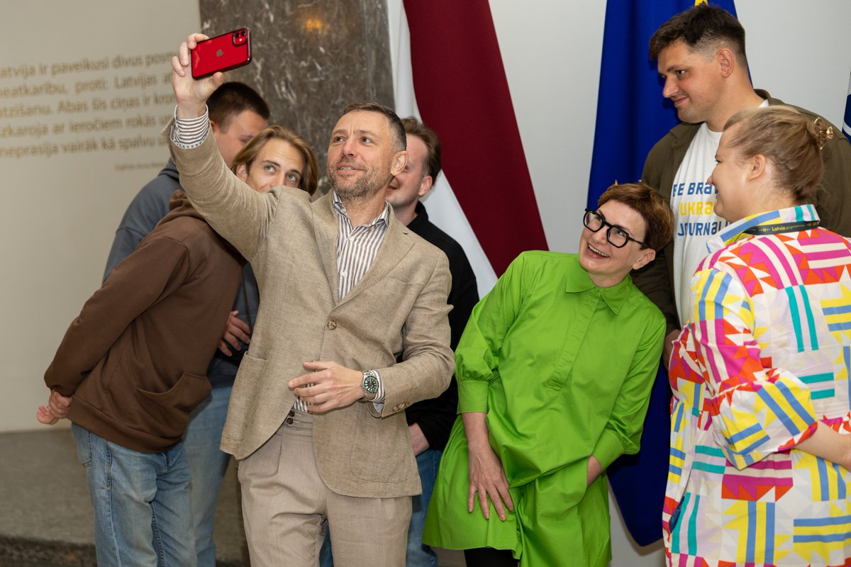 Latvian MFA 🇱🇻 | #StandWithUkraine 🇺🇦 (@latvian_mfa) on Twitter photo Happy to welcome Kharkiv's <a href="/GwaraMedia/">Gwara</a> team visiting Riga on a study visit, and learn about their work in the conditions of war. <a href="/Latvian_MFA/">Latvian MFA 🇱🇻 | #StandWithUkraine 🇺🇦</a> Special Envoy on Digital Affairs <a href="/ViktorsMakarovs/">Viktors Makarovs</a> reiterates Latvia's unwavering support for Ukraine and emphasises the need for strong EU Happy to welcome Kharkiv's <a href="/GwaraMedia/">Gwara</a> team visiting Riga on a study visit, and learn about their work in the conditions of war. <a href="/Latvian_MFA/">Latvian MFA 🇱🇻 | #StandWithUkraine 🇺🇦</a> Special Envoy on Digital Affairs <a href="/ViktorsMakarovs/">Viktors Makarovs</a> reiterates Latvia's unwavering support for Ukraine and emphasises the need for strong EU