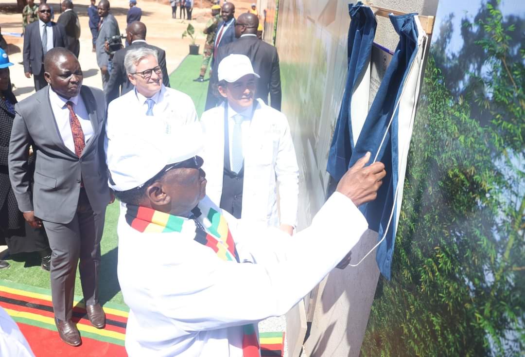 ZANUPF_Official's tweet photo. President ED Mnangagwa officiates at the groundbreaking ceremony of the WestProp Hills Luxury Golf Estate in Harare on Friday. The development feeds into housing delivery, which is one of the 14 national priorities under the NDS1. https://t.co/XGEHvtk7p0
