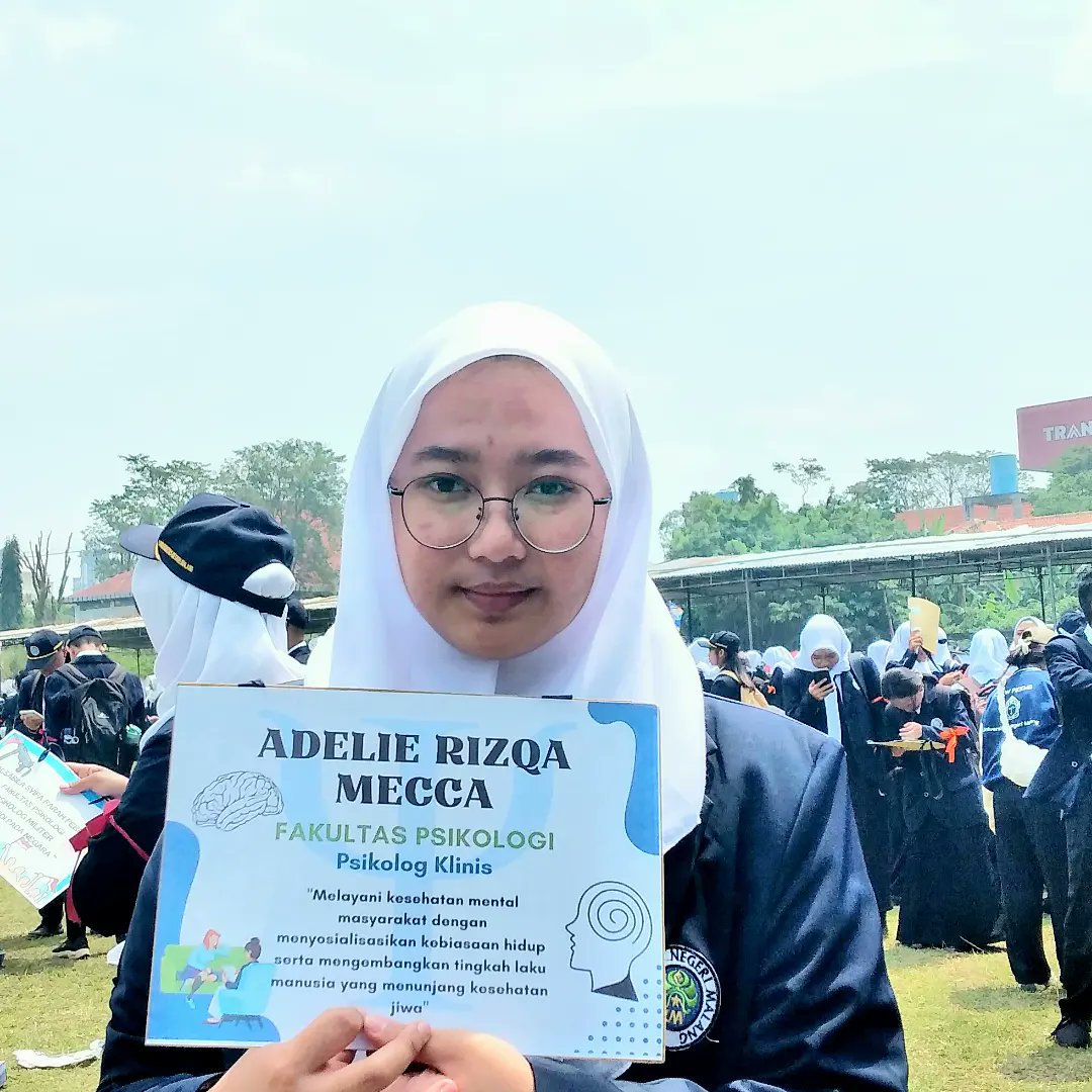 adelieac_'s tweet photo. Tiga funfact saya:
1. Ga kuat kepanasan atau kedinginan
2. Suka buku (apa aja)
3. Suka semua genre lagu yang penting seru

Saya Adelie Rizqa Mecca bangga menjadi bagian dari Laskar Dewantara Muda 2024
Universitas Negeri Malang

#Day4PKKMBUM2024
#PKKMBUM2024
@bemum_official https://t.co/GMJ62v1G5H