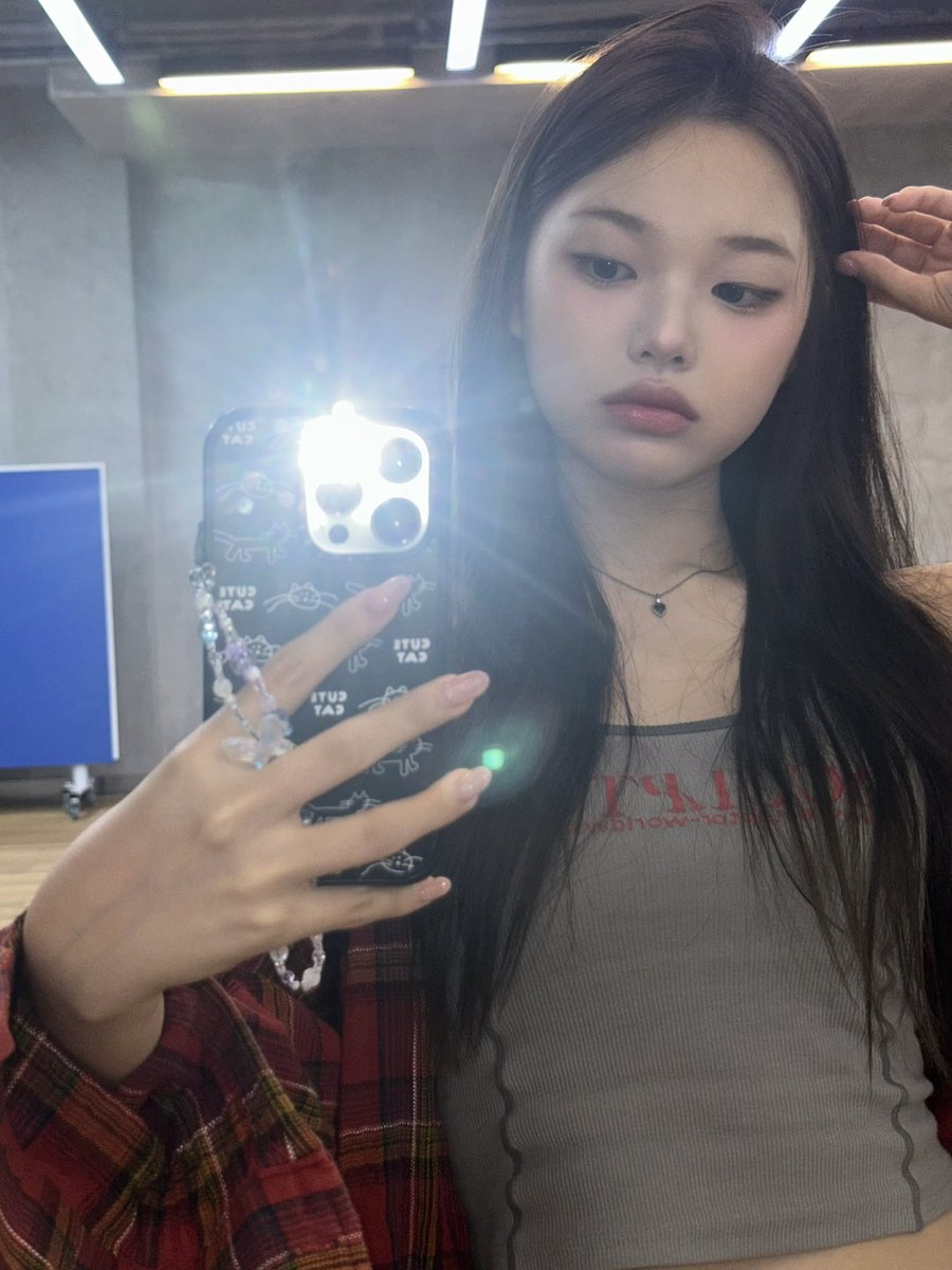 [#보은]

❣️

#CLASSy #클라씨
#BOEUN