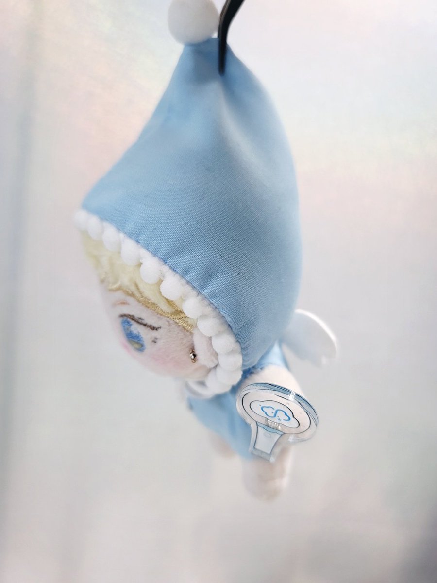 셍부띠끄가 왜 블레스드 관련 의상을 안만들까 궁금하실 분들께 드리는 셍부띡 tmi😅
매 앨범마다 셍민수 의상을 꼭 만들던 셍부띡인데..이번앨범에선 왁 이거다 싶은 솜깅에게 어울릴만한 옷을 못찾았어요ㅠㅠ 뮤비 날개 보자마자 이거 업체 샘플 맡겼거든요..이번엔 구름요정으로 대신할까싶어요🥲