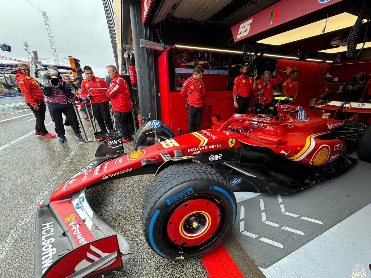 Carlos is the first from our garage to hit the track on full wets 🌧️ 

#DutchGP 🇳🇱 #F1