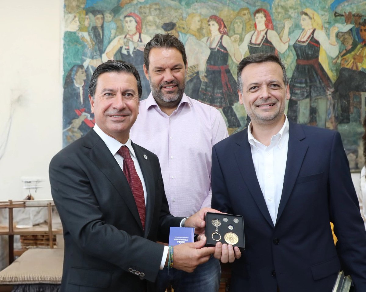 Rodos’taki görüşmelerim kapsamında, ülkenin Başkenti Atina Belediye Başkanı Haris Doukas ile görüşme fırsatı buldum. 

Akdeniz’in en önemli kentlerinden biri olan Atina ve Muğla arasındaki potansiyel ortaklıkların detaylarını ele aldık. Hem ikili ilişkiler hem de Muğla Büyükşehir