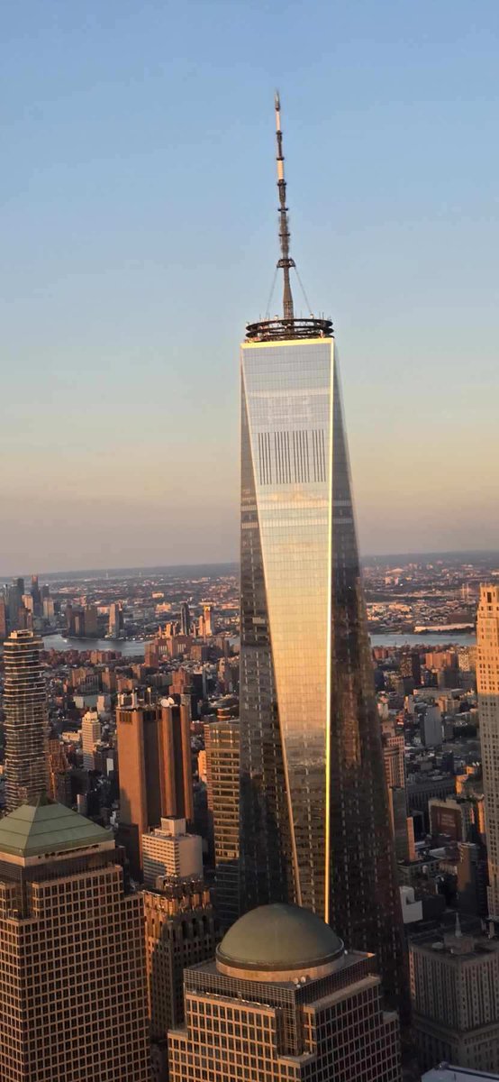 AvicorpCapital's tweet photo. Golden hour last night over #NYC and #NJ 🛩️ #avgeek #flying #Rumson #FairHaven #SeaBright #photograghy #jerseyshore #PILOT  #freedomtower 🌅 @OneWTC @piperaircraft https://t.co/jk467h1qdh