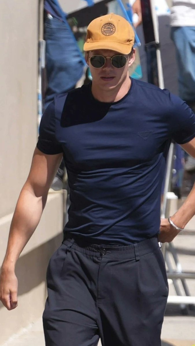 gfskarsgard's tweet image. Yes, Bill Skarsgard