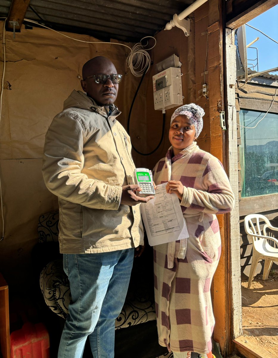 bitou_muni's tweet image. Councilor Mhlana Officially Hands Over New Electricity Boxes to Ward 3 Residents

On August 5th, Ward 3 Councilor Thembela Mhlana officially handed over new electricity boxes to the residents of the Bossiesgif informal settlement. 
#BitouUpdates #BitouServiceDelivery #Service