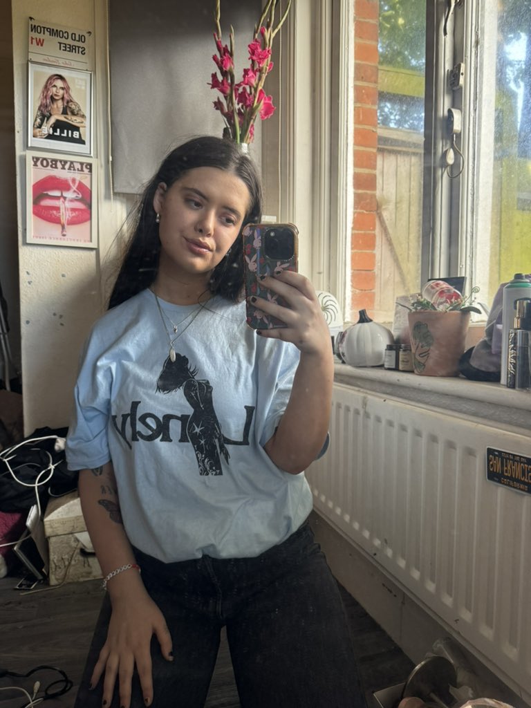ellie xcx 🦋🫦 tweet media