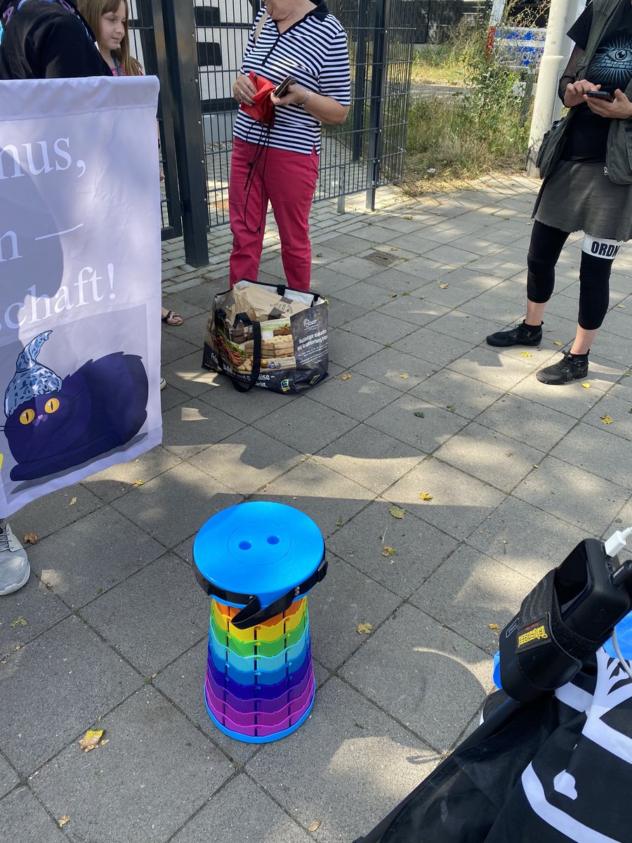 MaltusPanda's tweet image. Solidaritätsaktion: eine Zuschauerin, die uns im Stream gesehen hat, bringt uns Mittagessen und Getränke vorbei ! 

Danke an die Mama von Tobias! #mz2308  #liebe