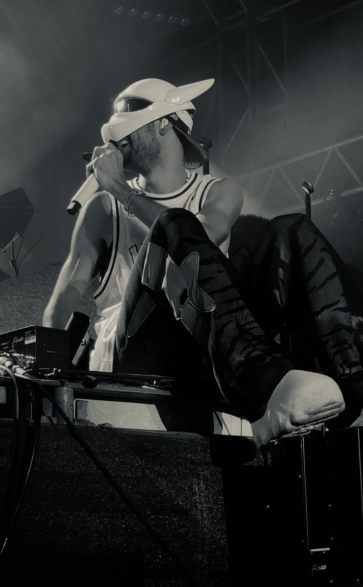 Neda1989's tweet photo. @thisiscro Das Konzert am Heiter Openair  war so toll und ein perfekter Abschluss von meinem Geburtstag 🫶🏻❤️ https://t.co/X9YXOJ4MIX