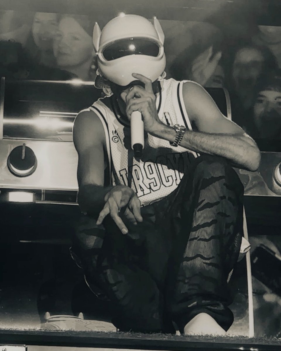 Neda1989's tweet photo. @thisiscro Das Konzert am Heiter Openair  war so toll und ein perfekter Abschluss von meinem Geburtstag 🫶🏻❤️ https://t.co/X9YXOJ4MIX