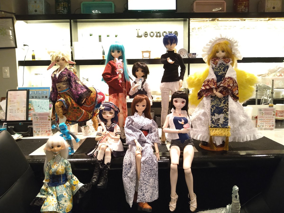 Miko_Teruya's tweet photo. 仕事終わりッ→100均経由で帰宅しました。
#DOF25 昨日無事に申込開始しました。皆様のご参加をお待ちしております。今回はどんなドールの森が出来上がるやら?
写真は #DOF24 の集合写真です。 https://t.co/nIpZeAasVR
