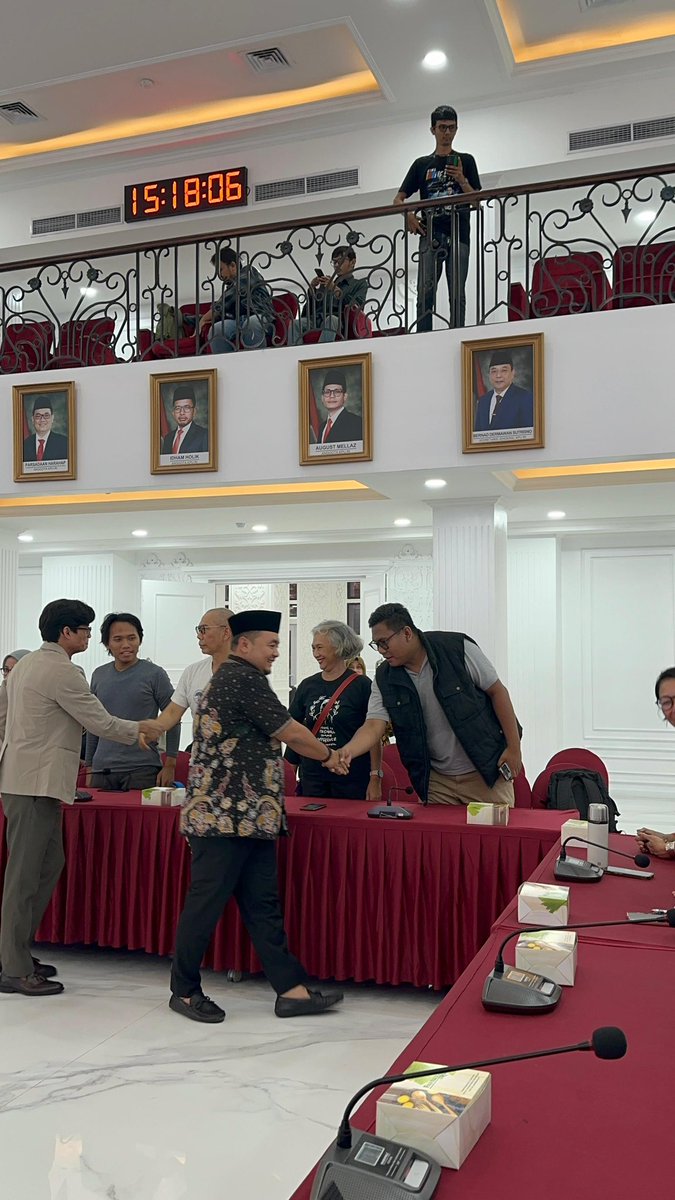 Edwardpahlevi's tweet photo. Jaga marwah KPU, KPU lembaga utama penyelenggara pemilu. Malu jika tidak diposisi yg mandiri

#KawalDemokrasiIndonesia 
#kawalkeputusanMK https://t.co/iINDChYlva