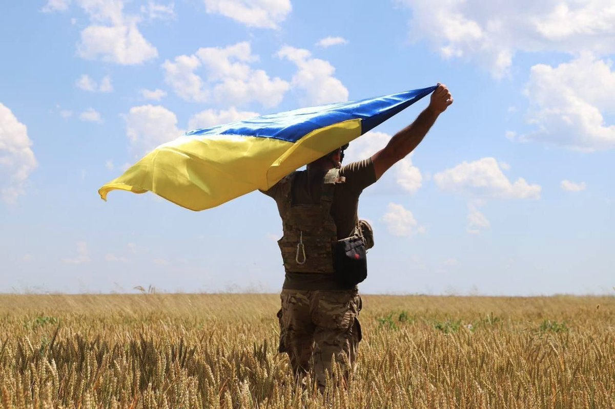 bwwtw's tweet photo. Друзі! Вітаю з Днем Державного прапора - символу нашої боротьби та, неодмінно, Перемоги! Все буде Україна! https://t.co/4JcSK3waGK