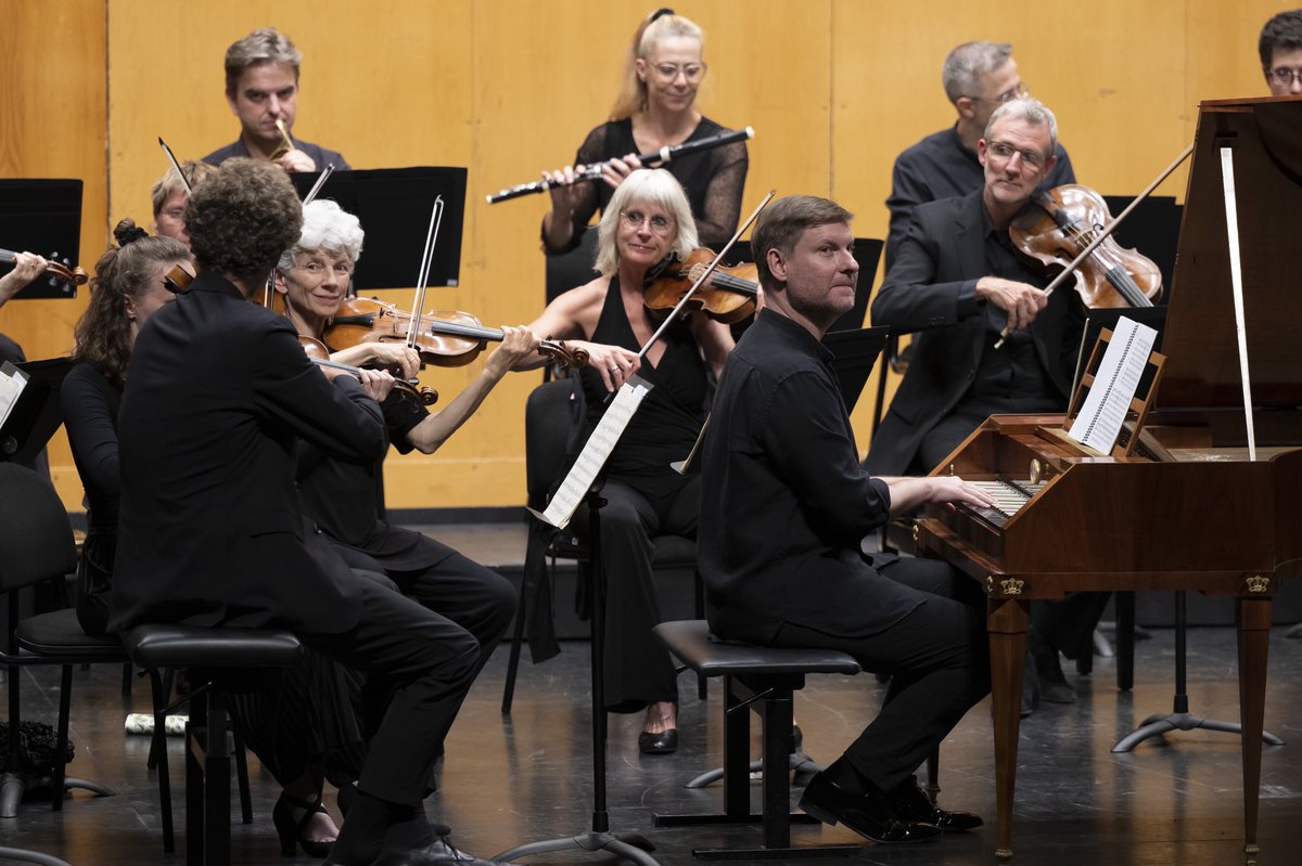 FestSantander's tweet photo. Classicism at its best with the @FreiburgBaroque Orchestra and @keyboardkris. A gateway to the universe of Mozart and Johann Christian Bach with the sponsorship of the Association of Friends of the Santander Festival.
📸 Pedro Puente
#73FIS @CosmeMarina @FestClasica https://t.co/HcFZhl9bd4