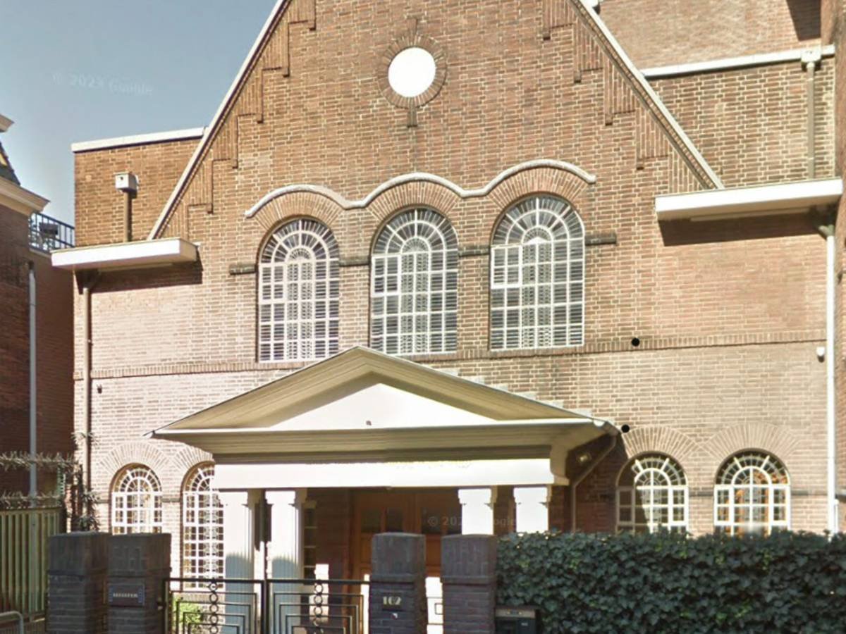BvZantwijk's tweet photo. 2/3 #Utrecht. #Springweg 162. #Broodhuis is volgens velen de letterlijke vertaling van de naam Bethlehem. Anderen menen echter dat Bethlehem vertaald moet worden als Huis van (de vruchtbaarheidsgod) Lachmu.
Dit zou blijken uit de Arabische naam voor Bethlehem: Beit Lachm. >>> https://t.co/8VRwrwZ8zv